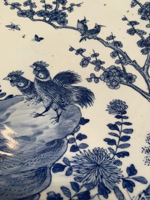 Lot 19 - A Chinese blue and white porcelain charger,...