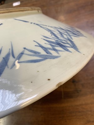 Lot 19 - A Chinese blue and white porcelain charger,...