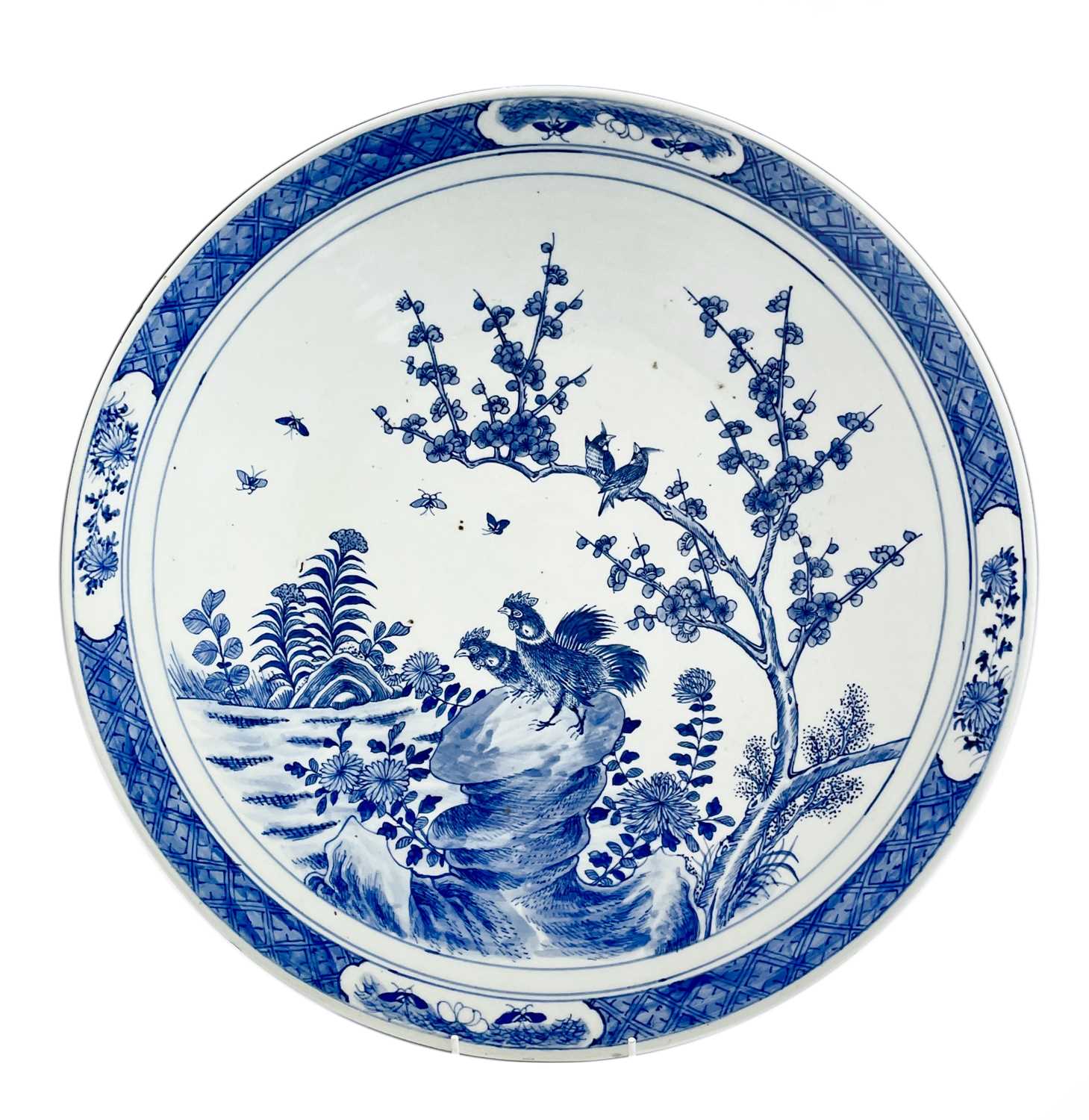 Lot 19 - A Chinese blue and white porcelain charger,...
