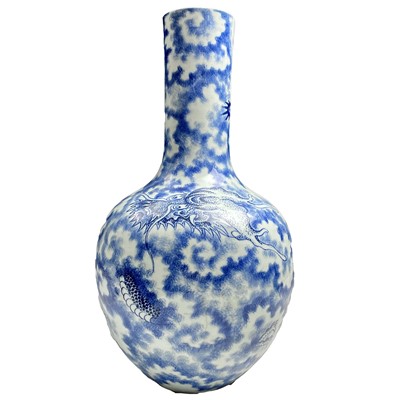 Lot 6 - A Chinese blue and white porcelain vase, early...