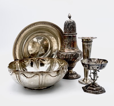 Lot 87 - A pear-form silver caster 4oz, marks worn and...
