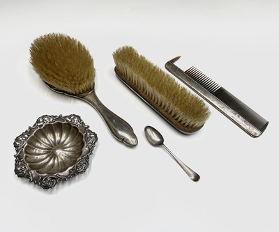 Lot 120 - An Edwardian silver sweetmeat dish, a George...