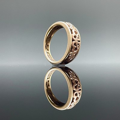 Lot 652 - A modern 9ct Welsh Clogau Cariad bi-colour...