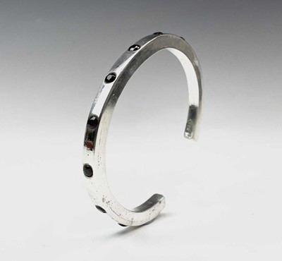 Lot 738 - A contemporary high purity silver garnet set...