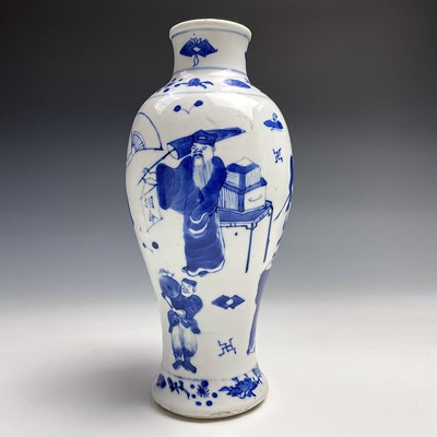 Lot 15 - A Chinese blue and white vase, circa 1900,...