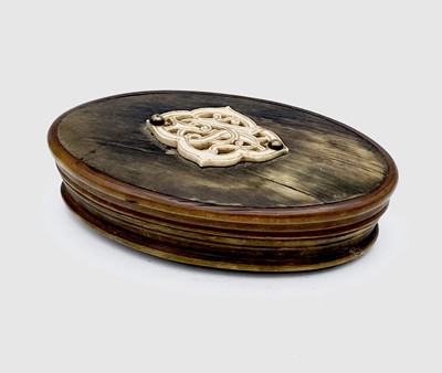 Lot 210 - A Scottish horn and bone mounted oval snuff...