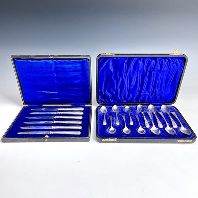 Lot 22 - A Victorian silver set of six teaspoons with...