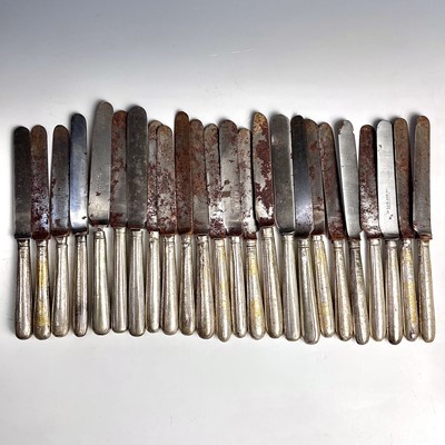 Lot 23 - A George III harlequin set of 24 knives with...