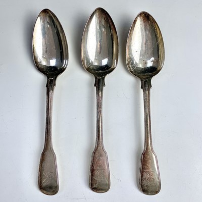 Lot 27 - A set of three George III fiddle and thread...