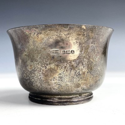 Lot 53 - A George VI silver plain sugar bowl by James...