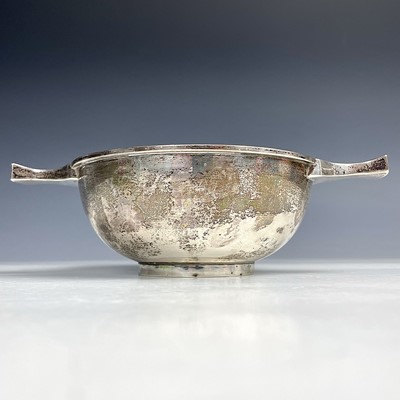 Lot 58 - A George V heavy silver wine taster quaich by...