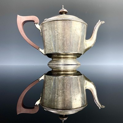 Lot 61 - A George V silver batchelor teapot, maker DH &...