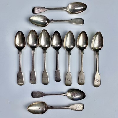 Lot 67 - A William IV silver set of six fiddle pattern...