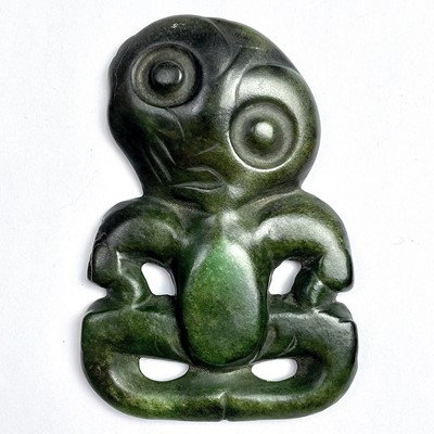 Lot 226 - A rare Maori anthropomorphic hei-tiki pendant,...