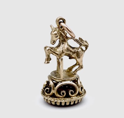 Lot 222 - A 9ct hallmarked gold seal fob modelled as a...