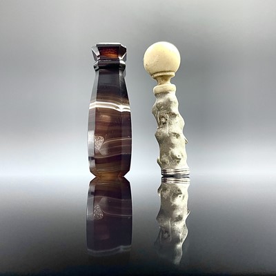 Lot 224 - A 19th century banded agate desk seal with...