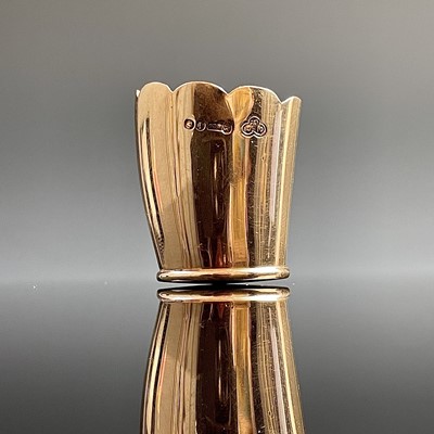 Lot 694 - A 15ct hallmarked rose gold finial, London...