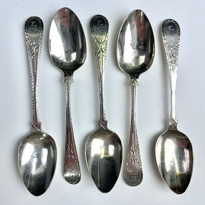 Lot 87 - A George III provincial silver set of five...