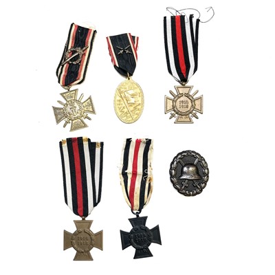 Lot 228 - Germany WWI Medals - 5 Medals and Badge....
