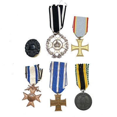 Lot 229 - Germany WWI Medals - 5 Medals and Badge....