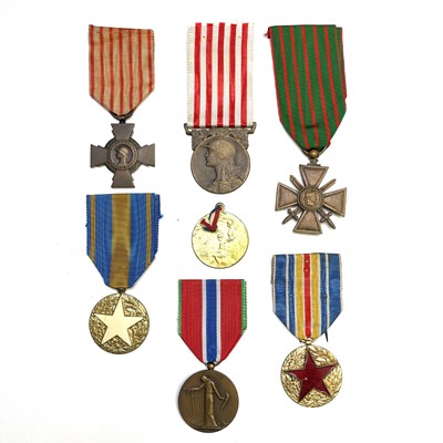 Lot 224 - France WWI Medals - 6 Medals. Medaille des...