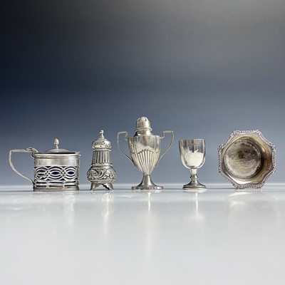 Lot 94 - A Victorian silver pepperette, Birmingham 1887,...