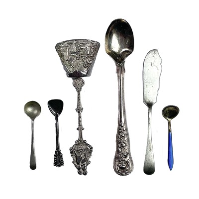Lot 27 - A collection of mixed silver flatwares to...