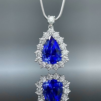 Lot 616 - An attractive 7/7.5 ct tanzanite and diamond...