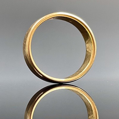 Lot 795 - A 22ct hallmarked gold band ring, weight 5.79g.