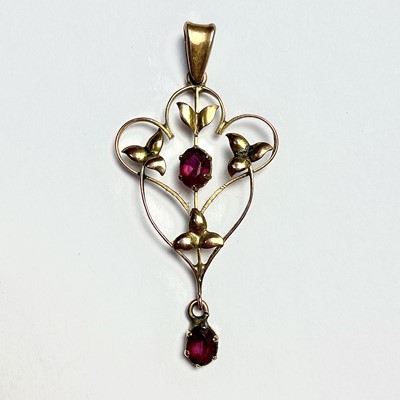 Lot 724 - An Art Nouveau gold garnet set openwork...