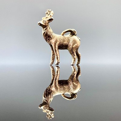Lot 610 - A 9ct hallmarked gold charm in the form of a...