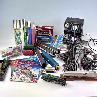 Lot 508 - OO Gauge Model Railways and Railway Box....