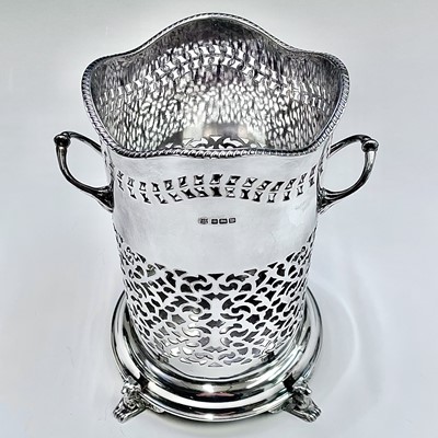 Lot 124 - A good George V silver twin handled syphon or...
