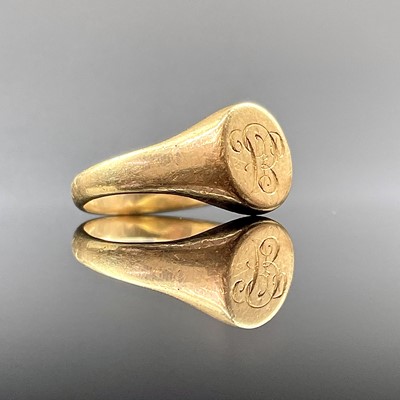 Lot 781 - A high purity gold signet ring, size M, weight...