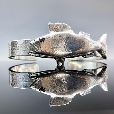 Lot 618 - A contemporary .999 fine silver heavy bangle,...