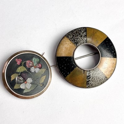 Lot 666 - A Scottish silver hardstone set annular brooch,...