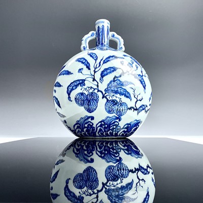 Lot 56 - A Chinese blue and white porcelain moon flask,...