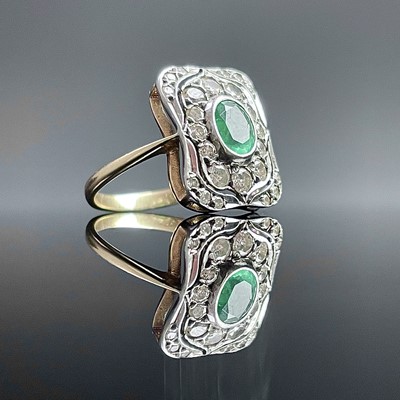 Lot 620 - An Edwardian gold and platinum emerald and...
