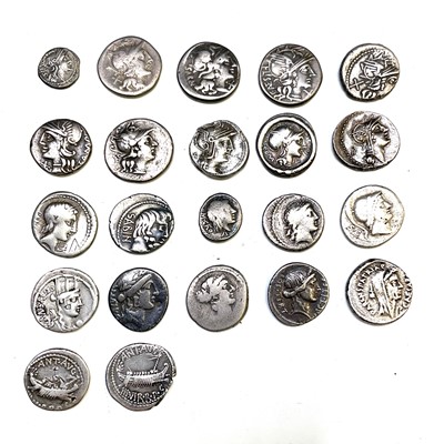 Lot 107 - Roman Republic - Silver Coins. Accumulation of...