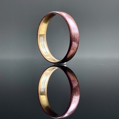 Lot 709 - A 22ct gold band ring by FIDELITY, size R,...