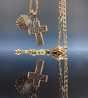 Lot 128 - A 9ct white gold diamond cluster pendant,...