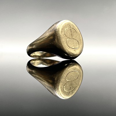 Lot 16 - Sven Berlin's 9ct gold signet ring, engraved...