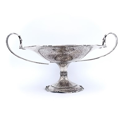 Lot 72 - An Edwardian silver Arts & Crafts twin handled...