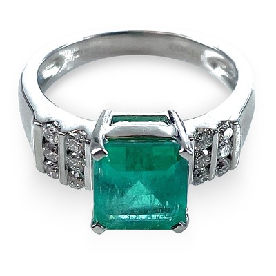 Lot 1 - An attractive platinum diamond and emerald...