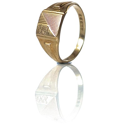 Lot 127 - A 9ct gold gentleman's signet ring, London...