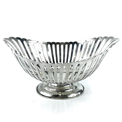 Lot 29 - An Edwardian silver boat shaped pedestal cake...