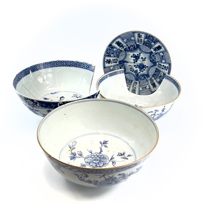 Lot 2 - Three Chinese blue and white porcelain bowls,...