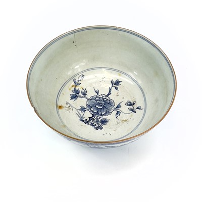 Lot 2 - Three Chinese blue and white porcelain bowls,...