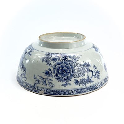 Lot 2 - Three Chinese blue and white porcelain bowls,...