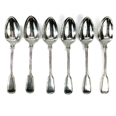 Lot 113 - A William IV silver set of six fiddle thread...